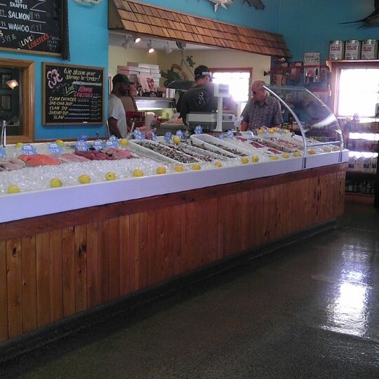Photo taken at Dockside N&#39; Duck Seafood Market by Steve R. on 7/15/2013