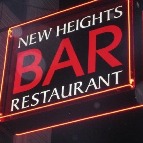 1/6/2013 tarihinde NEW HEIGHTS B.ziyaretçi tarafından New Heights Bar &amp; Grill'de çekilen fotoğraf