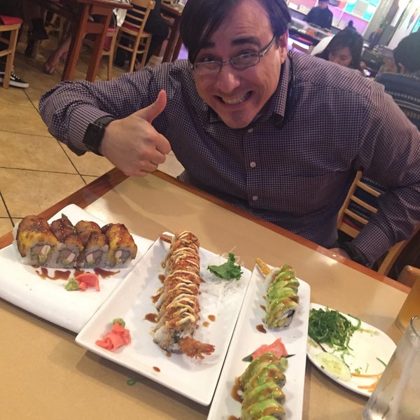 Foto diambil di Sushi Cafe &amp; Shilla Korean Restaurant oleh Jenny S. pada 10/3/2015