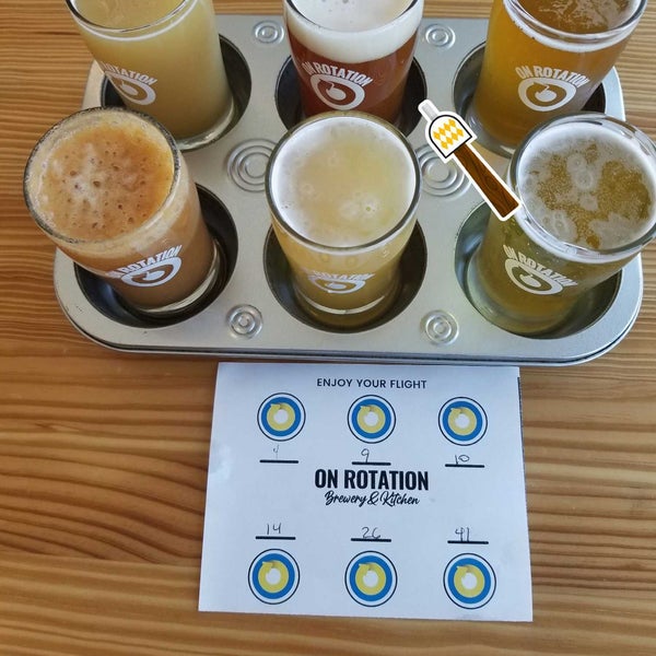 Foto tirada no(a) On Rotation Brewery + Taproom por Jonathan M. em 3/4/2023