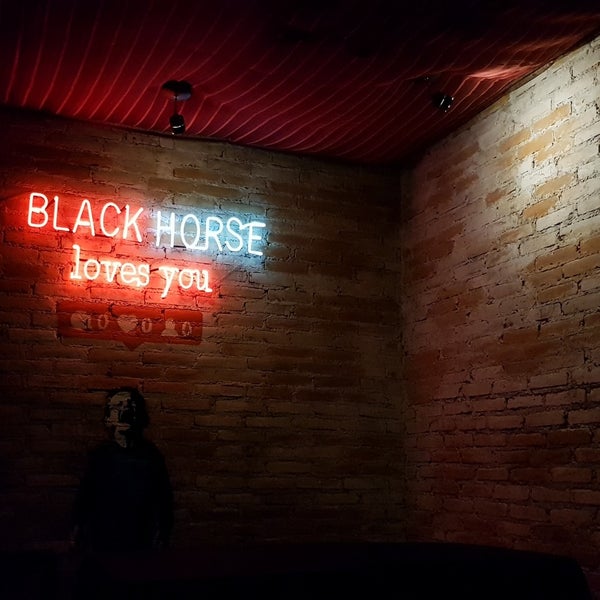 3/3/2018 tarihinde Paco G.ziyaretçi tarafından Black Horse'de çekilen fotoğraf