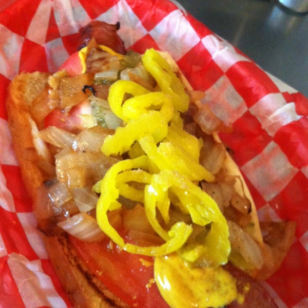 Снимок сделан в The Stand Hot Dogs &amp; Sausages пользователем Stephan d. 8/8/2013