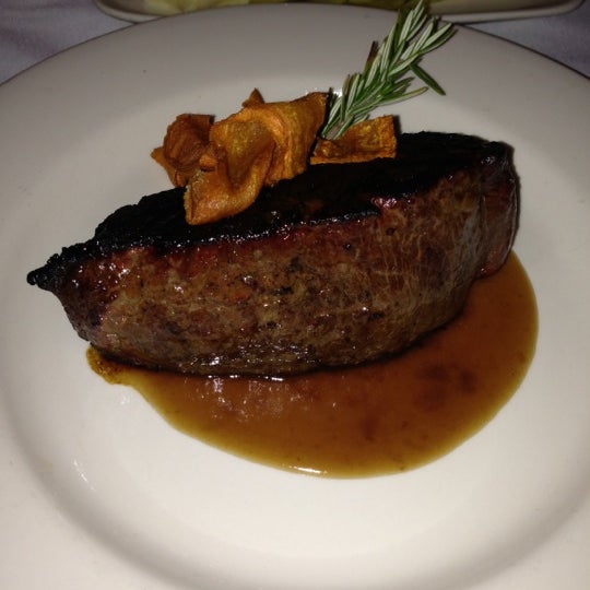 10/5/2012にChris D.がBuckley&#39;s Great Steaksで撮った写真