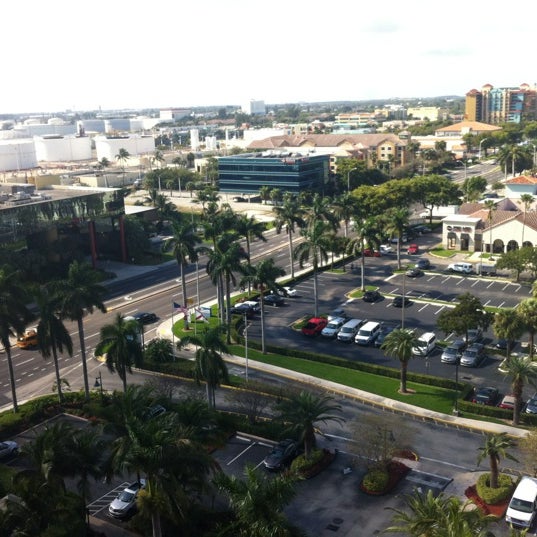 Foto scattata a Renaissance Fort Lauderdale Cruise Port Hotel da Daniela R. il 1/12/2013