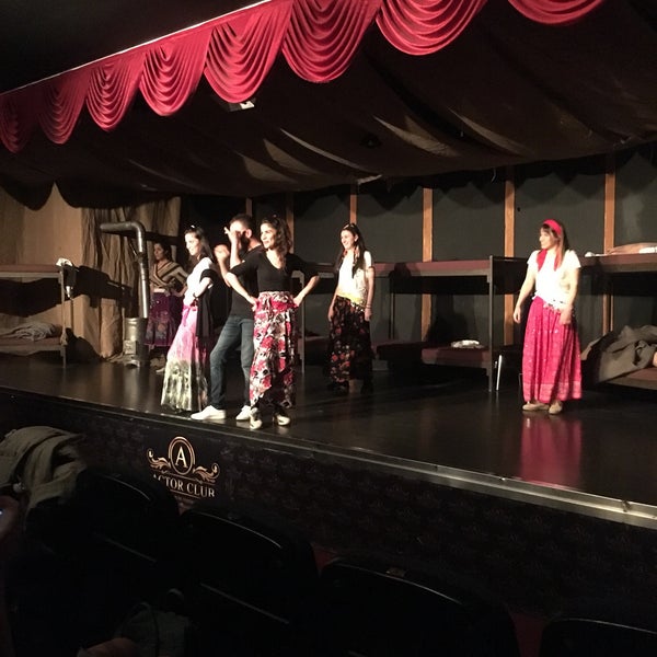 Foto tirada no(a) Sahne Tozu Tiyatrosu Fehmi İşgören Sahnesi por Sevinç G. em 3/16/2019