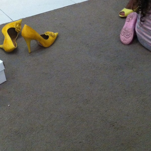 Roberto Oshiro - Shoe Store in Mandaqui