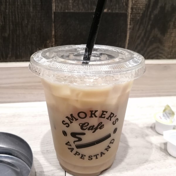 Снимок сделан в VapeStand Smoker&#39;s Cafe пользователем ふみ(よん) 5/5/2021