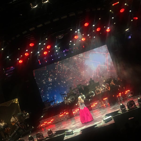 Photo taken at Harbiye Cemil Topuzlu Açıkhava Tiyatrosu by Zeynep E. on 7/9/2018
