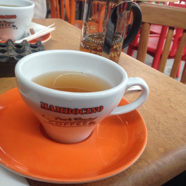 Foto diambil di Mambocino Coffee oleh Taner D. pada 10/18/2015