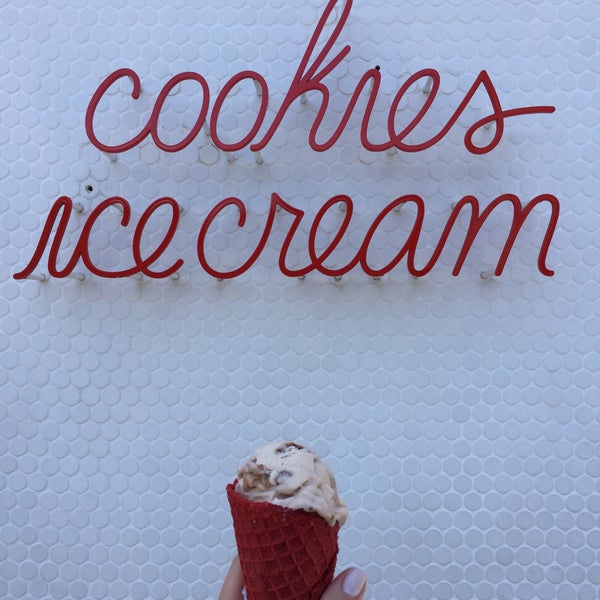 7/26/2016에 inna님이 Sprinkles Beverly Hills Ice Cream에서 찍은 사진