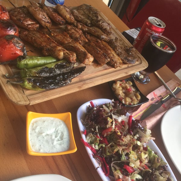 Photo prise au Etobur Barbecue &amp; SteakHouse par türkan U. le6/19/2018