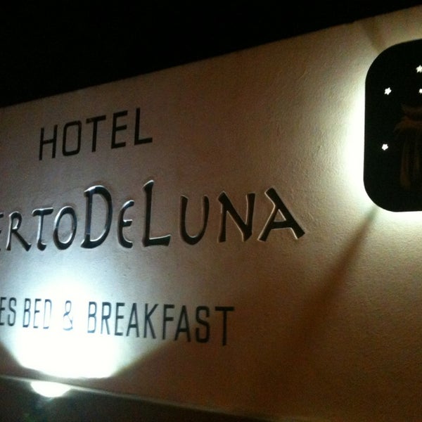 รูปภาพถ่ายที่ Puerto de Luna All Suites Hotel โดย Mario P. เมื่อ 5/1/2013
