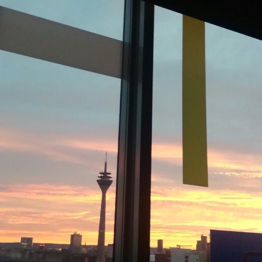 10/18/2014 tarihinde Ellen W.ziyaretçi tarafından INNSIDE Düsseldorf Hafen'de çekilen fotoğraf