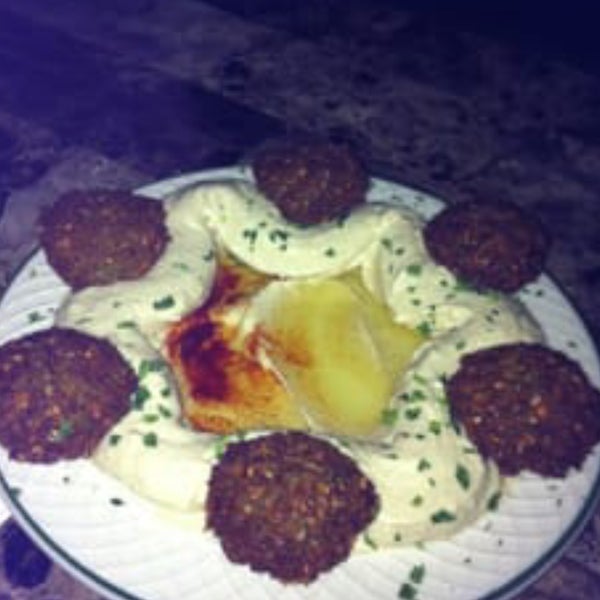 Hummus with falafel balls