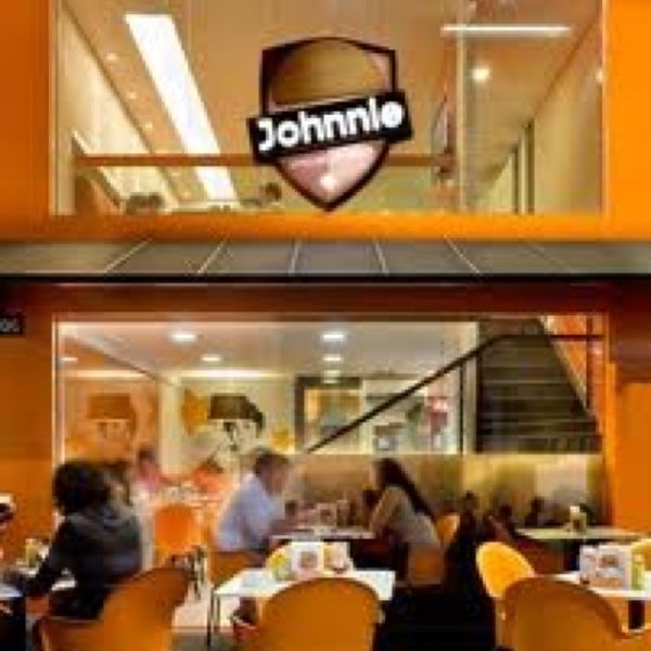Foto scattata a Johnnie Special Burger da Viviane A. il 3/3/2013