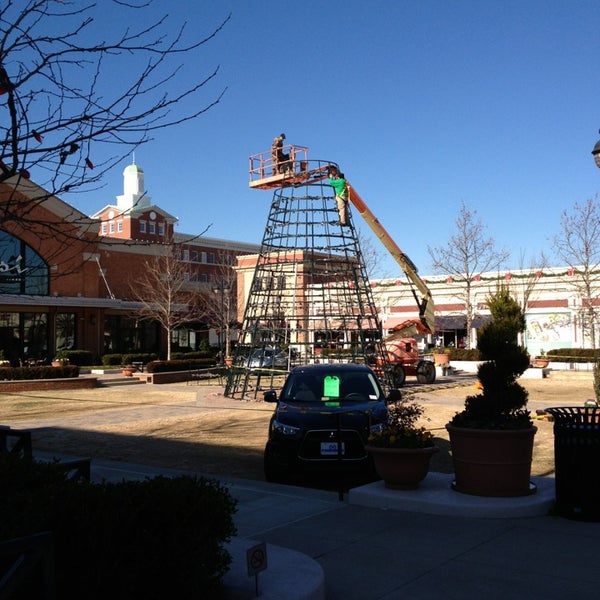 Das Foto wurde bei Peninsula Town Center von Melly D. am 1/4/2013 aufgenommen