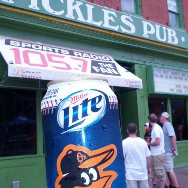 6/27/2013 tarihinde Eric L.ziyaretçi tarafından Pickles Pub'de çekilen fotoğraf