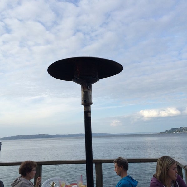 Photo taken at Katie Downs Waterfront Tavern by billy w. on 5/30/2014