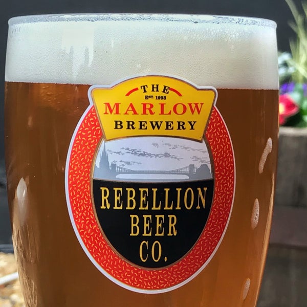 รูปภาพถ่ายที่ Rebellion Beer Co. Ltd. โดย Michael H. เมื่อ 4/7/2018