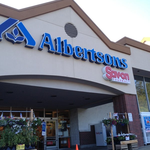Albertsons (Now Closed) Grocery Store in West Linn