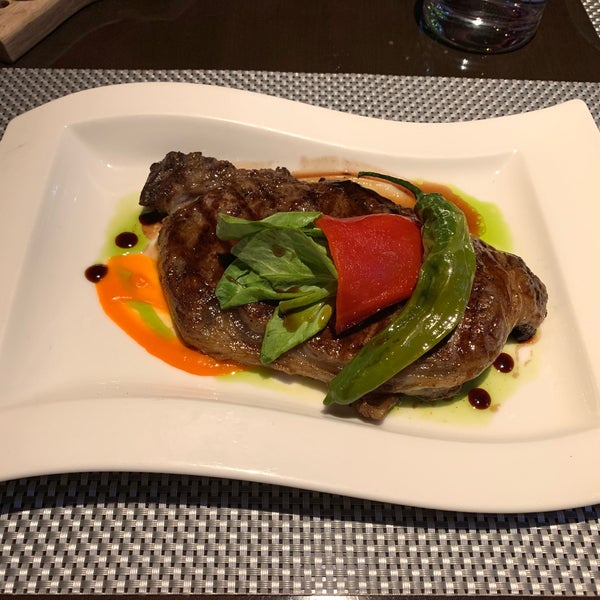 Foto scattata a Tender Steak &amp; Seafood da 김 홍. il 1/11/2019