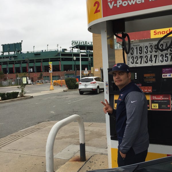 Shell Fuel Station in Boston