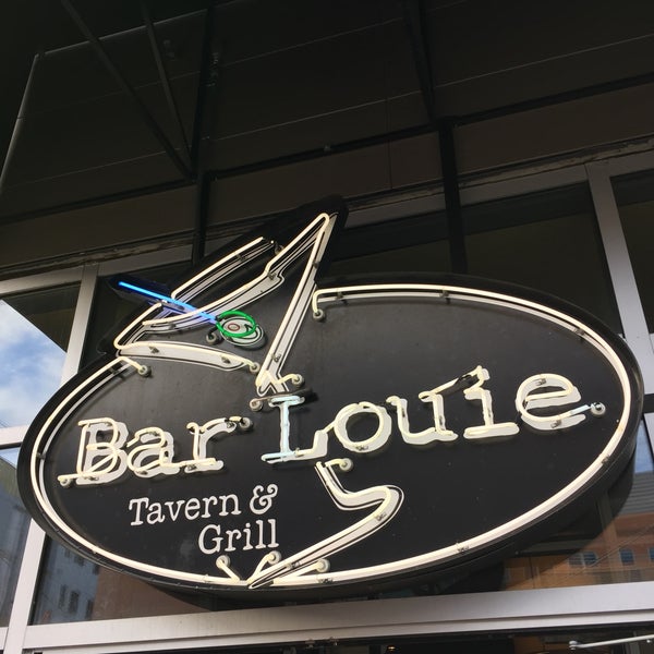 Photo taken at Bar Louie by J E. on 9/30/2018