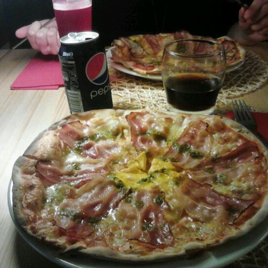 Foto tirada no(a) Presto Pizza Baixa por Michelle A. em 12/23/2012