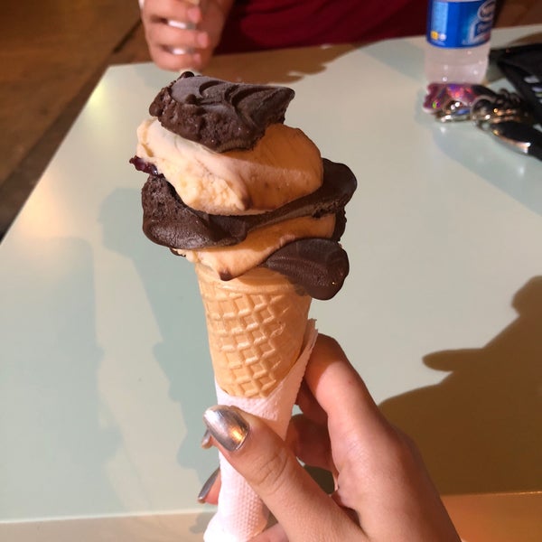 6/3/2018 tarihinde İpek Ö.ziyaretçi tarafından Balkaymak Dondurma &amp; Cafe'de çekilen fotoğraf