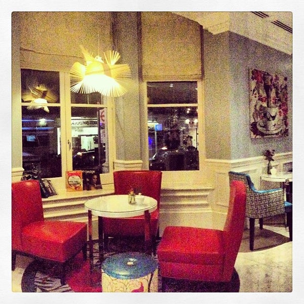 รูปภาพถ่ายที่ The Ampersand Hotel โดย Ruba J. เมื่อ 1/15/2013
