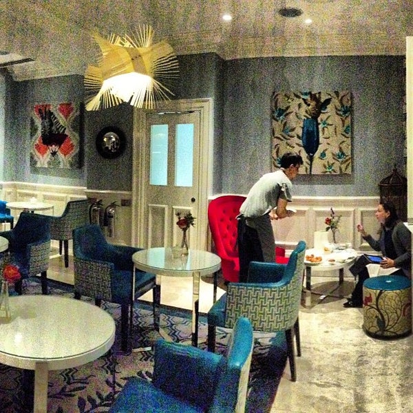 Foto diambil di The Ampersand Hotel oleh Ruba J. pada 1/15/2013