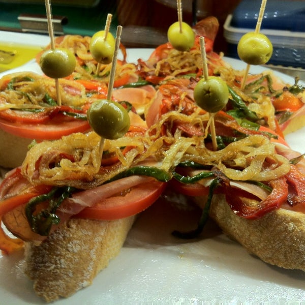 12/19/2012 tarihinde Teresa V.ziyaretçi tarafından Restaurante LAS PALOMAS Buffet&amp;Tapas'de çekilen fotoğraf
