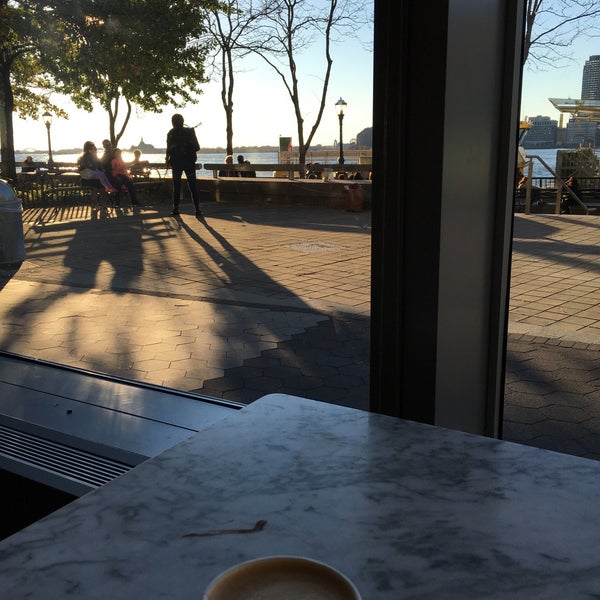 11/8/2015 tarihinde Netta K.ziyaretçi tarafından Laughing Man Coffee &amp; Tea'de çekilen fotoğraf