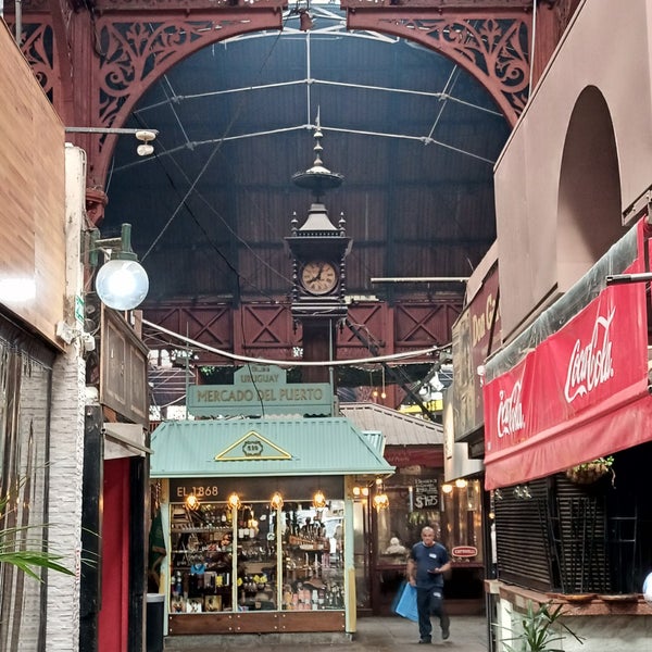 Photo taken at Mercado del Puerto by Roger F. on 9/19/2022
