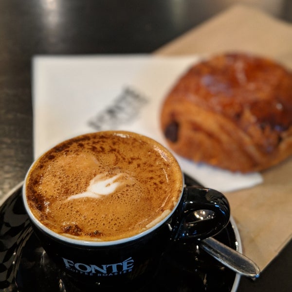 Photo taken at Fonté Coffee Roaster Cafe - Bellevue by Roger F. on 2/11/2019