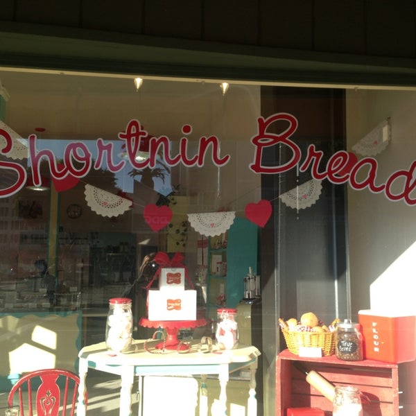 Photo taken at Shortnin Bread by 🍀  Amber . on 1/26/2013