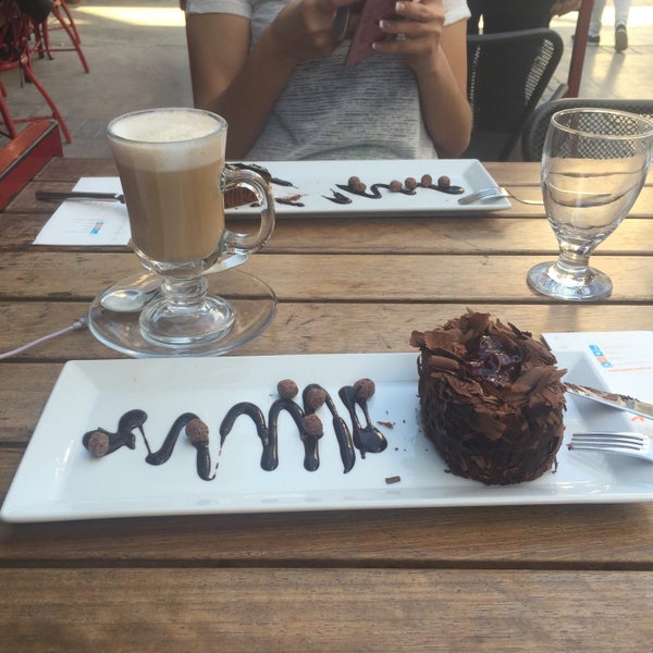 Foto scattata a Alins Cafe Restaurant da Çiğdem K. il 5/13/2015
