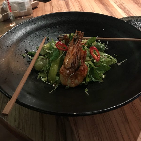 Das Foto wurde bei KOYA asian restaurant&amp;bar von Tayfun B. am 10/13/2017 aufgenommen