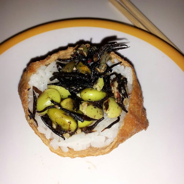 Foto scattata a Umi Sushi + Tapas da Karla L. il 4/14/2013