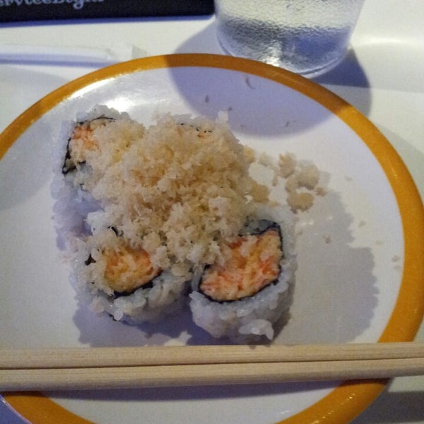 Foto diambil di Umi Sushi + Tapas oleh Karla L. pada 3/14/2013