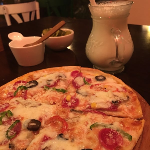 Foto tirada no(a) Pizza Napoli por Hatice Ecem D. em 2/12/2018