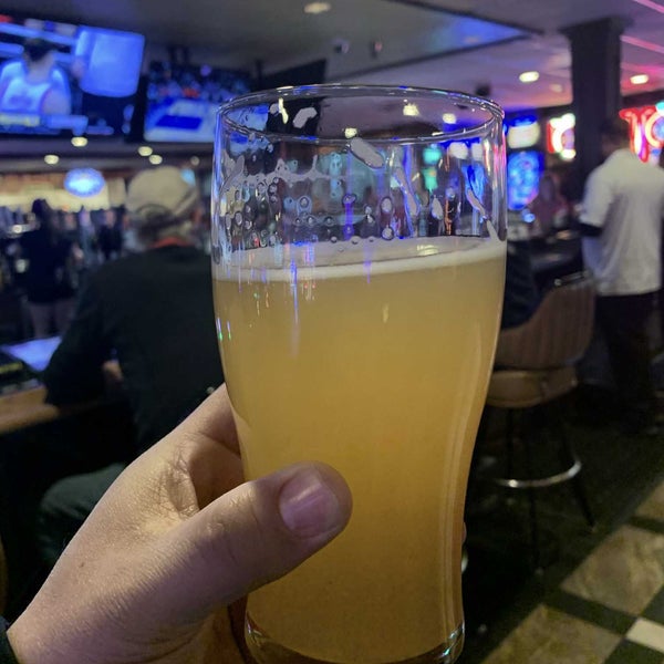 Photo taken at Ellis Island Casino &amp; Brewery by Hector R. on 3/11/2022