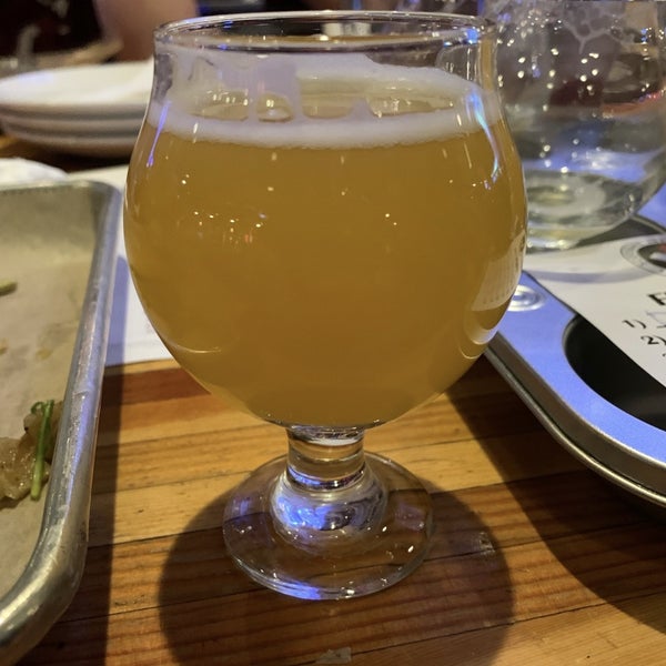 Photo taken at Scottsdale Beer Company by Hector R. on 3/8/2020