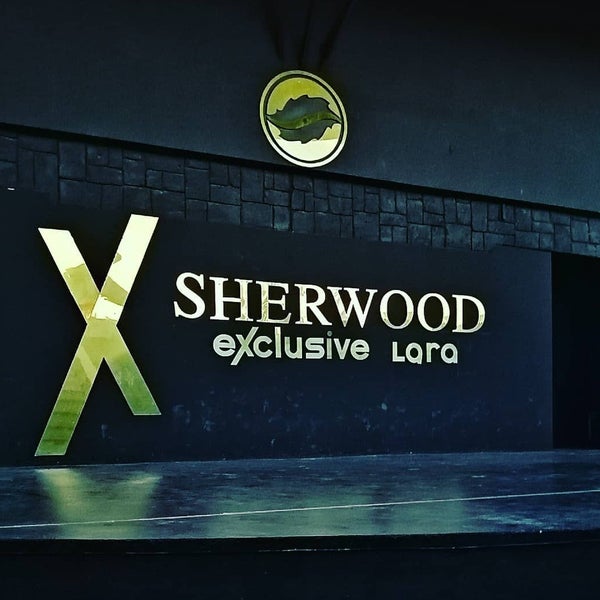 Foto tirada no(a) Sherwood Breezes Resort Hotel por Emir E. em 10/22/2020