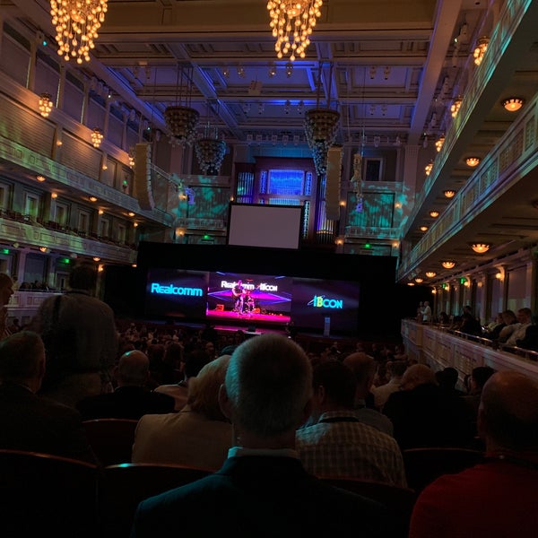 รูปภาพถ่ายที่ Schermerhorn Symphony Center โดย Bram C. เมื่อ 6/13/2019