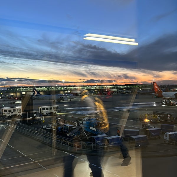 Photo taken at Edinburgh Airport (EDI) by SH on 11/30/2023