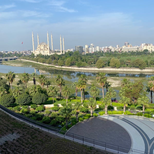 Das Foto wurde bei Sheraton Grand Adana von Nht N. am 5/15/2023 aufgenommen