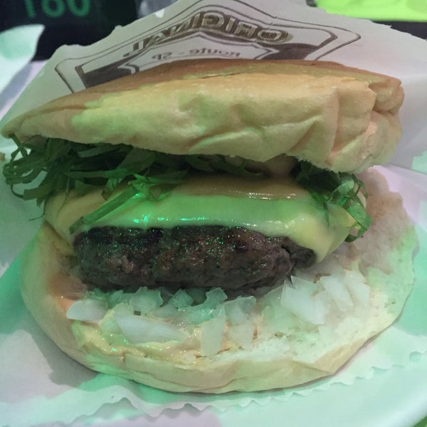 Foto tirada no(a) Original Burger por May K. em 1/29/2017