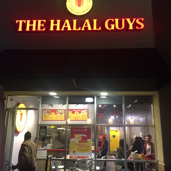 Снимок сделан в The Halal Guys пользователем Praphul K. 12/9/2016