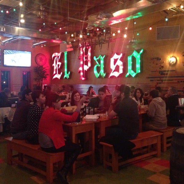 12/4/2013 tarihinde Alexx R.ziyaretçi tarafından Nona&#39;s Pizza N. Mesa'de çekilen fotoğraf